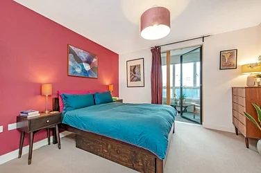 Flat Mint Street in Greater London