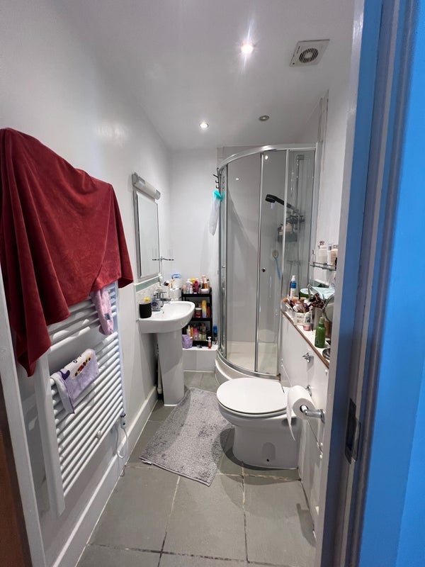 Room Alscot Road in Greater London