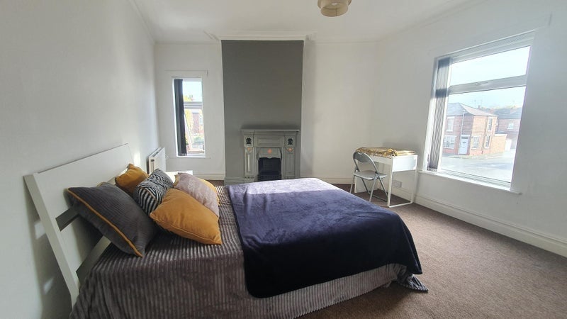 Room Hewitt Street in Warrington