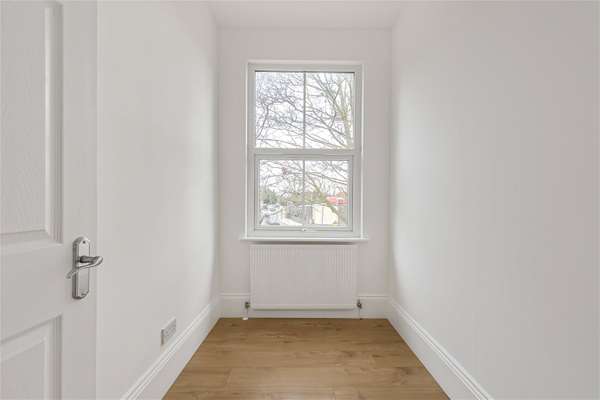 Flat South Road in Greater London