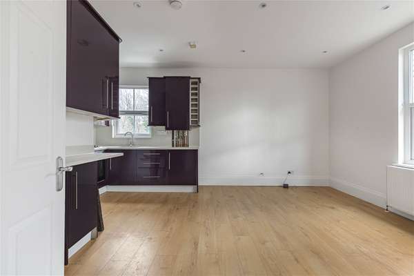 Flat South Road in Greater London