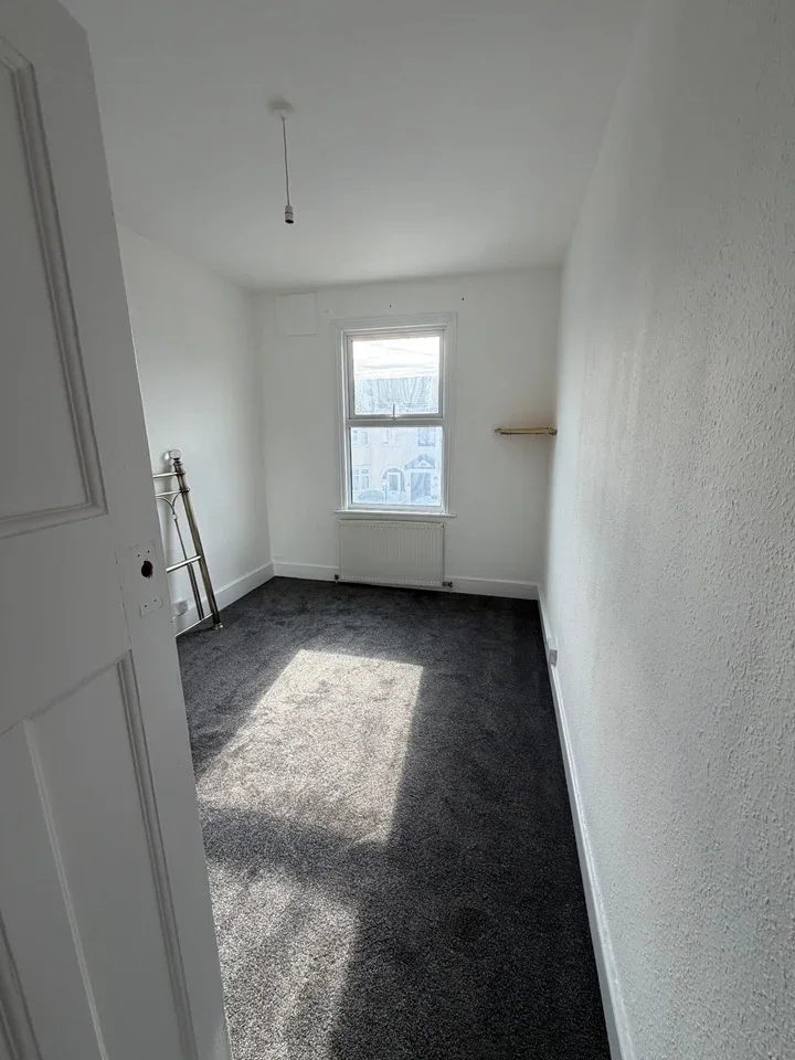 Flat New Road in Greater London