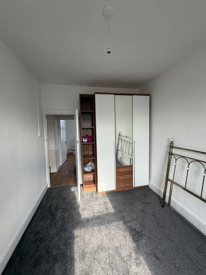 Flat New Road in Greater London