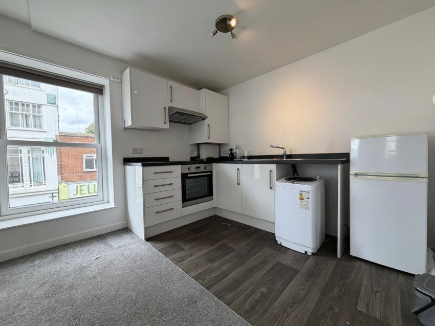 Flat West Street in Exeter