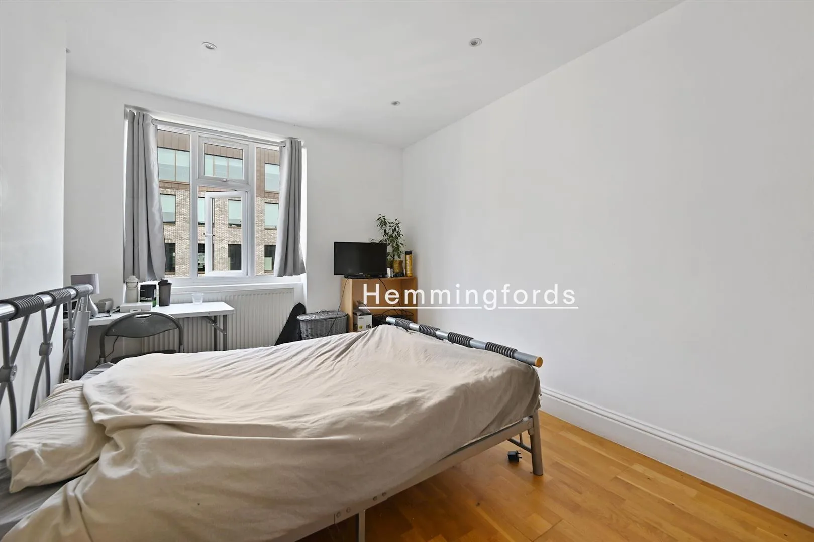 Flat Pentonville Road in Greater London