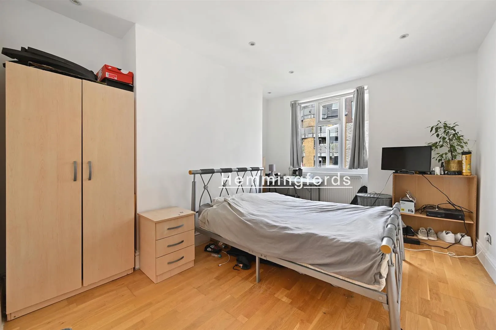 Flat Pentonville Road in Greater London