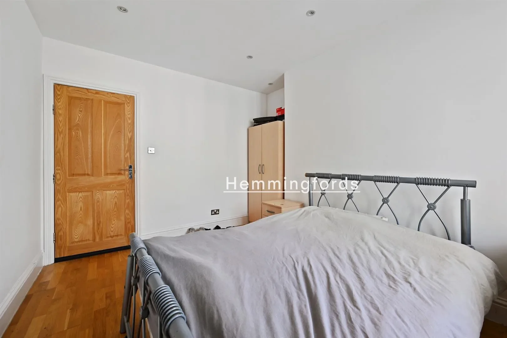 Flat Pentonville Road in Greater London