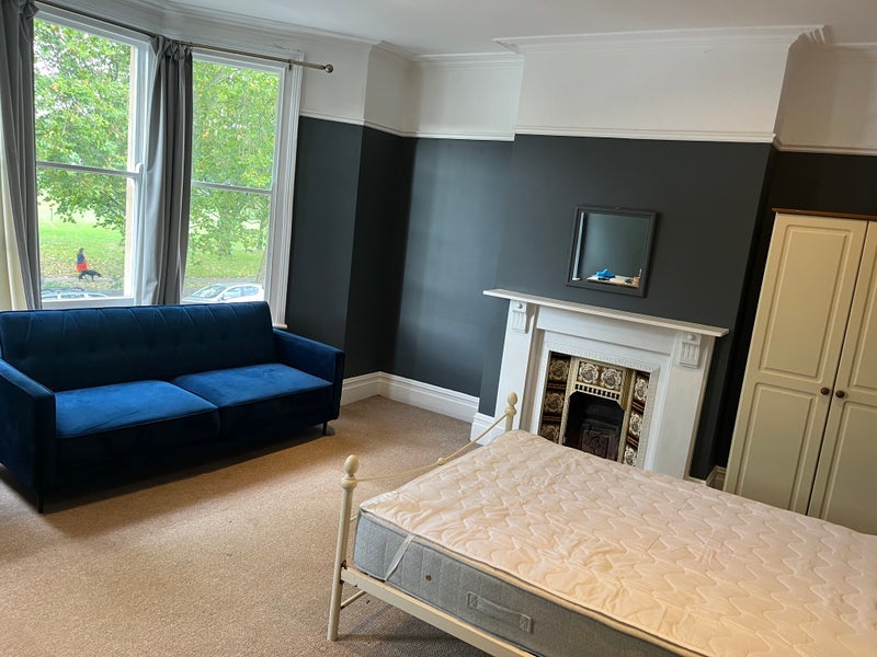 Room Ashton Road in Bristol