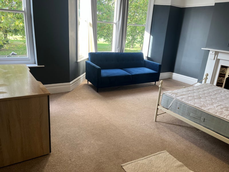 Room Ashton Road in Bristol