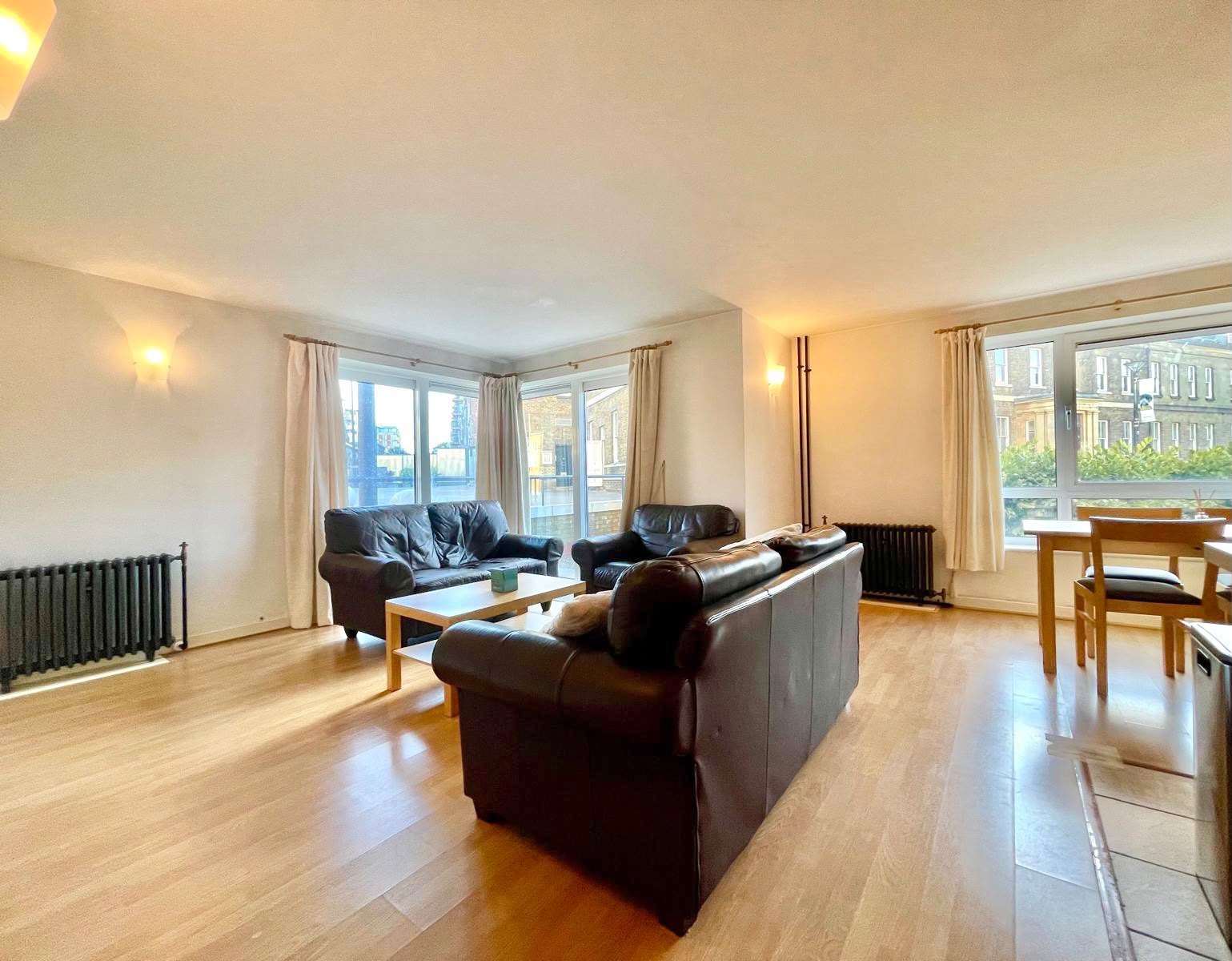 Flat Hopton Road in Greater London