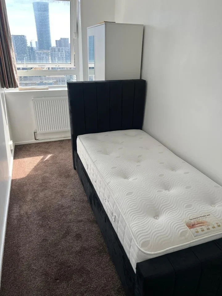 Flat The Quarterdeck in Greater London