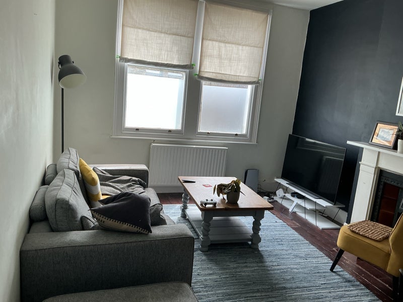 Flat Avarn Road in Greater London