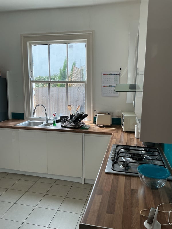 Flat Avarn Road in Greater London