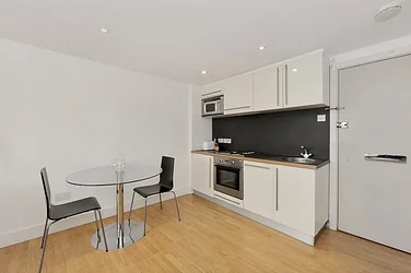 Flat Draycott Avenue in Greater London