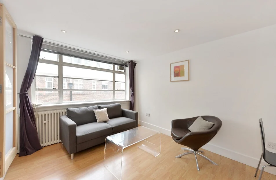 Flat Draycott Avenue in Greater London