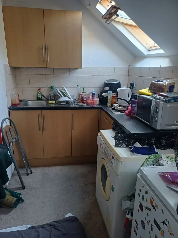 Room Melrose Avenue in Greater London