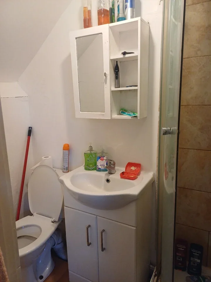 Room Melrose Avenue in Greater London