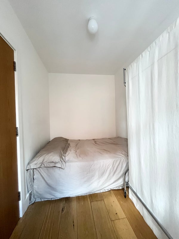 Room Turner Street in Greater London