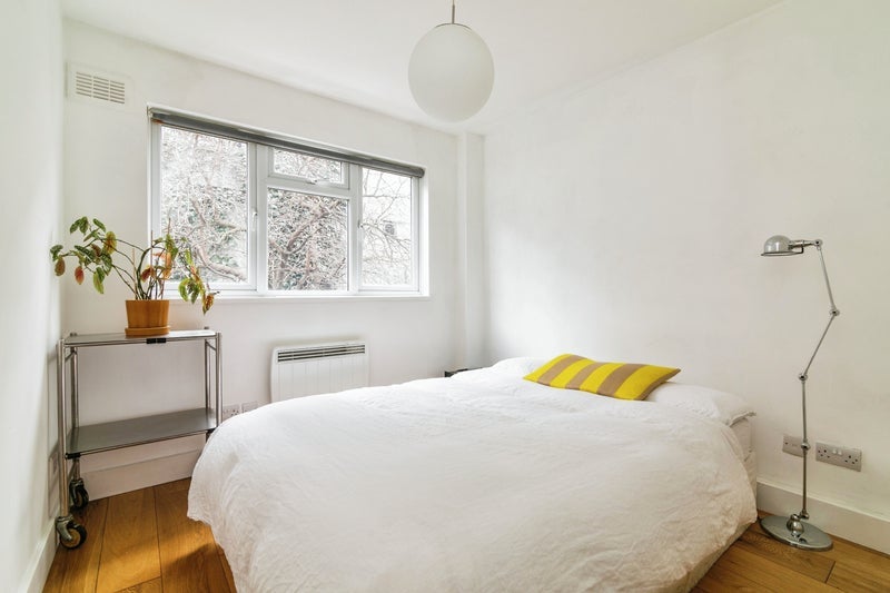 Room Turner Street in Greater London
