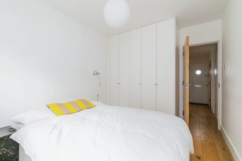 Room Turner Street in Greater London