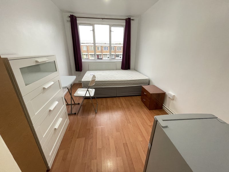 Room Seagrave Close in Greater London