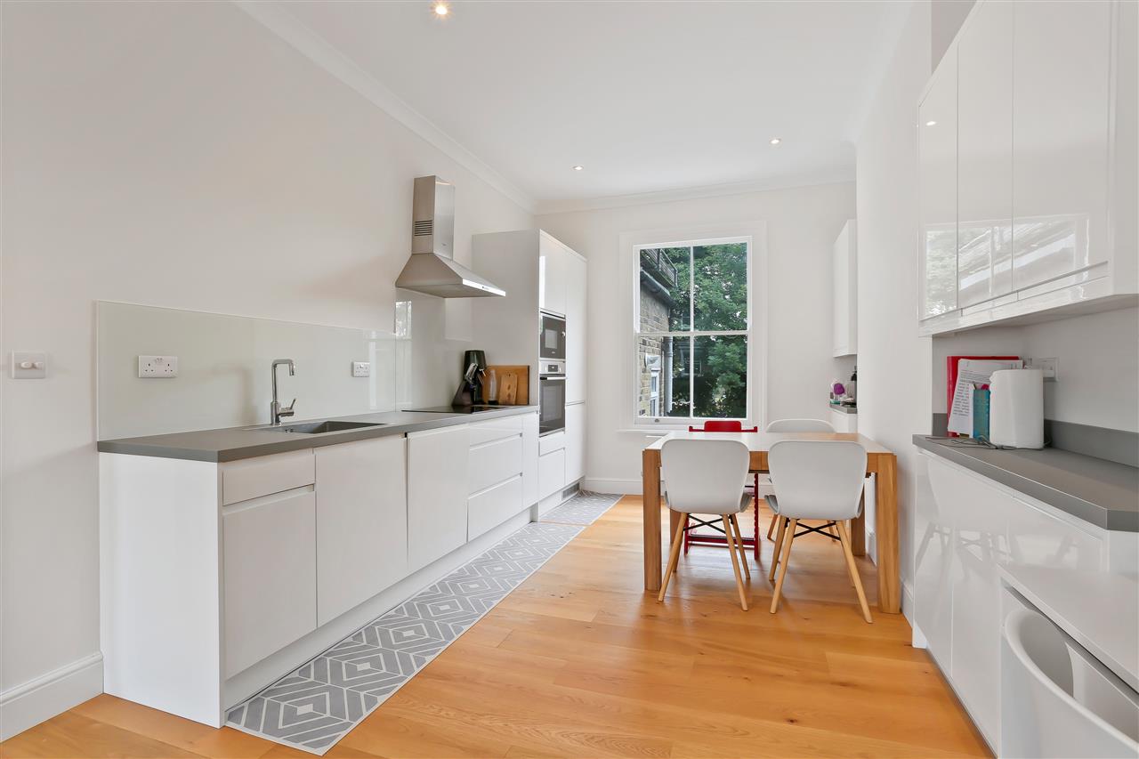 Flat Huddleston Road in Greater London