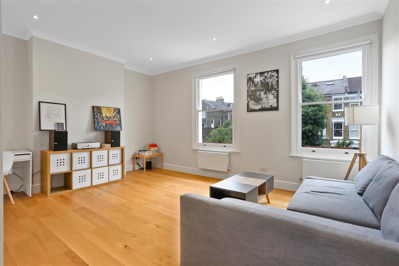 Flat Huddleston Road in Greater London