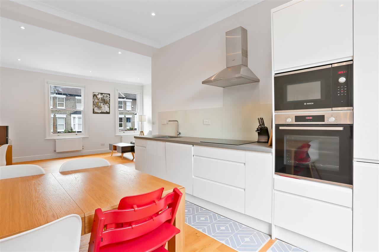 Flat Huddleston Road in Greater London