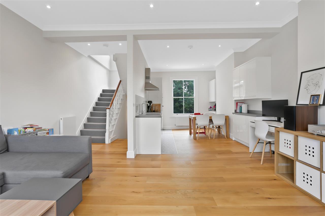 Flat Huddleston Road in Greater London