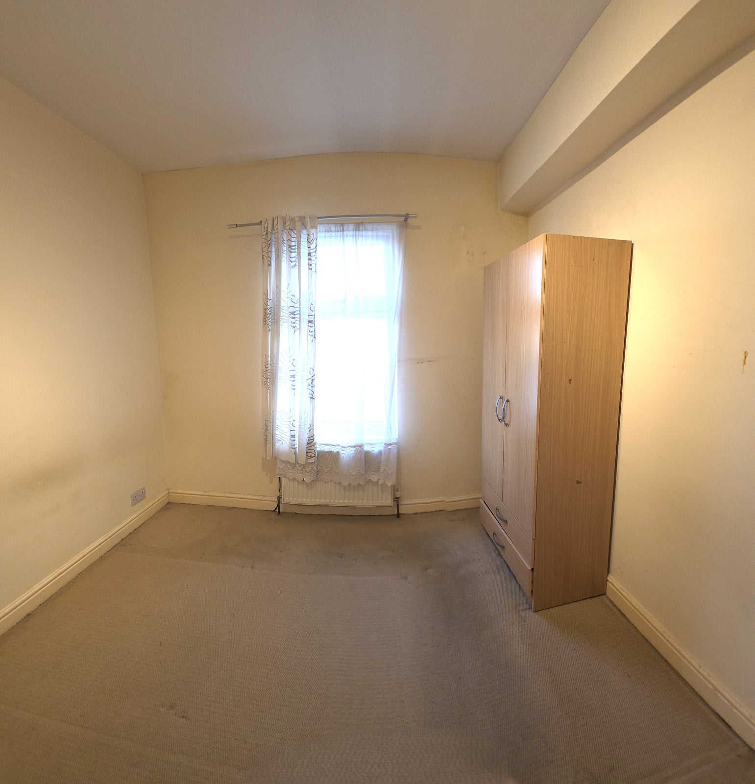 Flat Stirling Road in Greater London