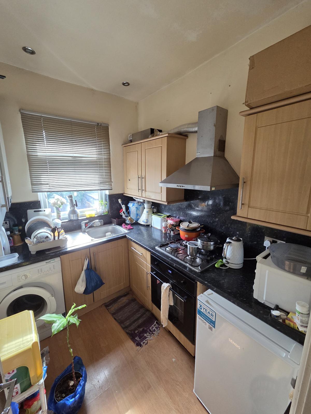 Flat Stirling Road in Greater London