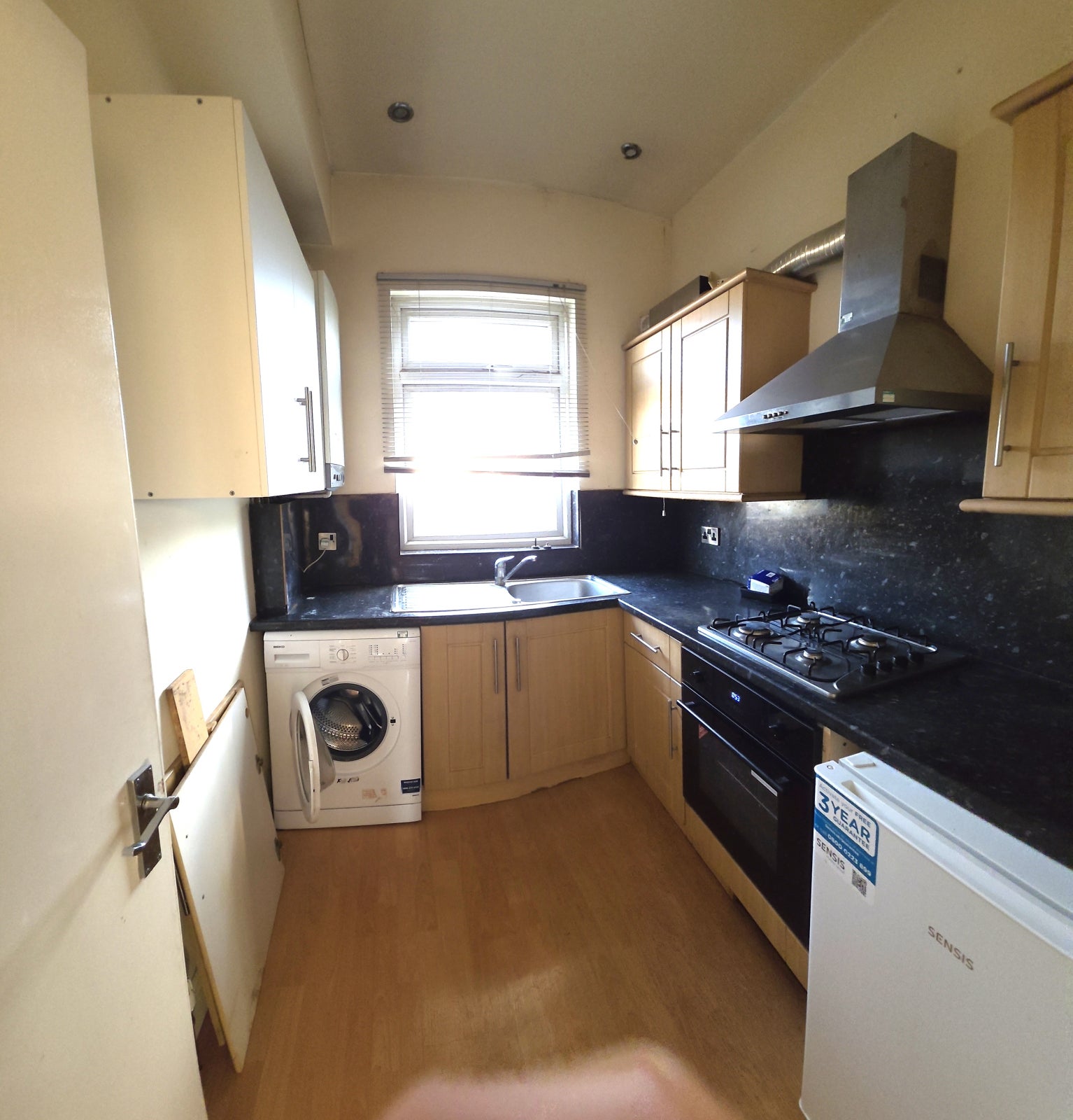 Flat Stirling Road in Greater London