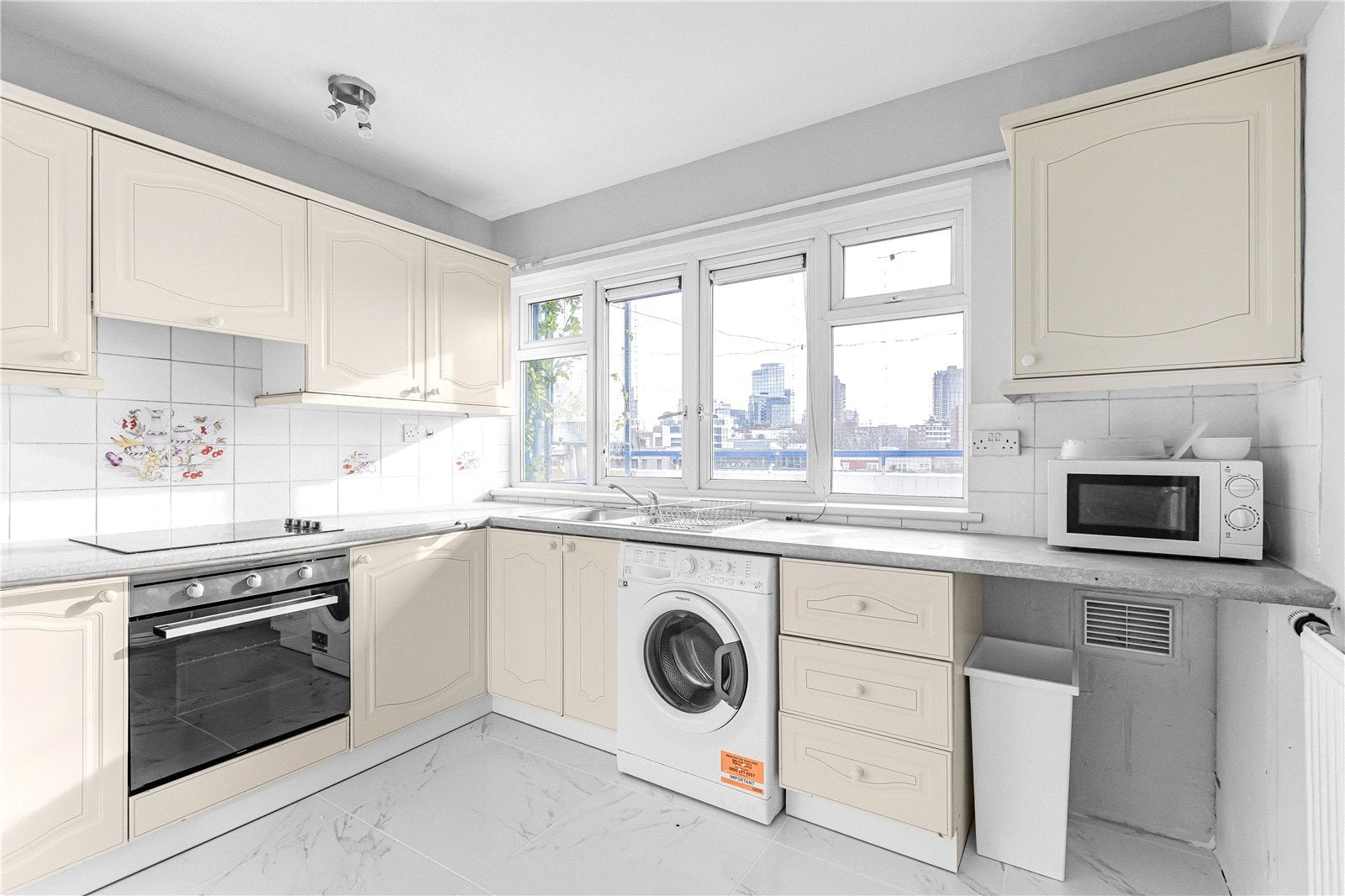Flat Goswell Road in Greater London