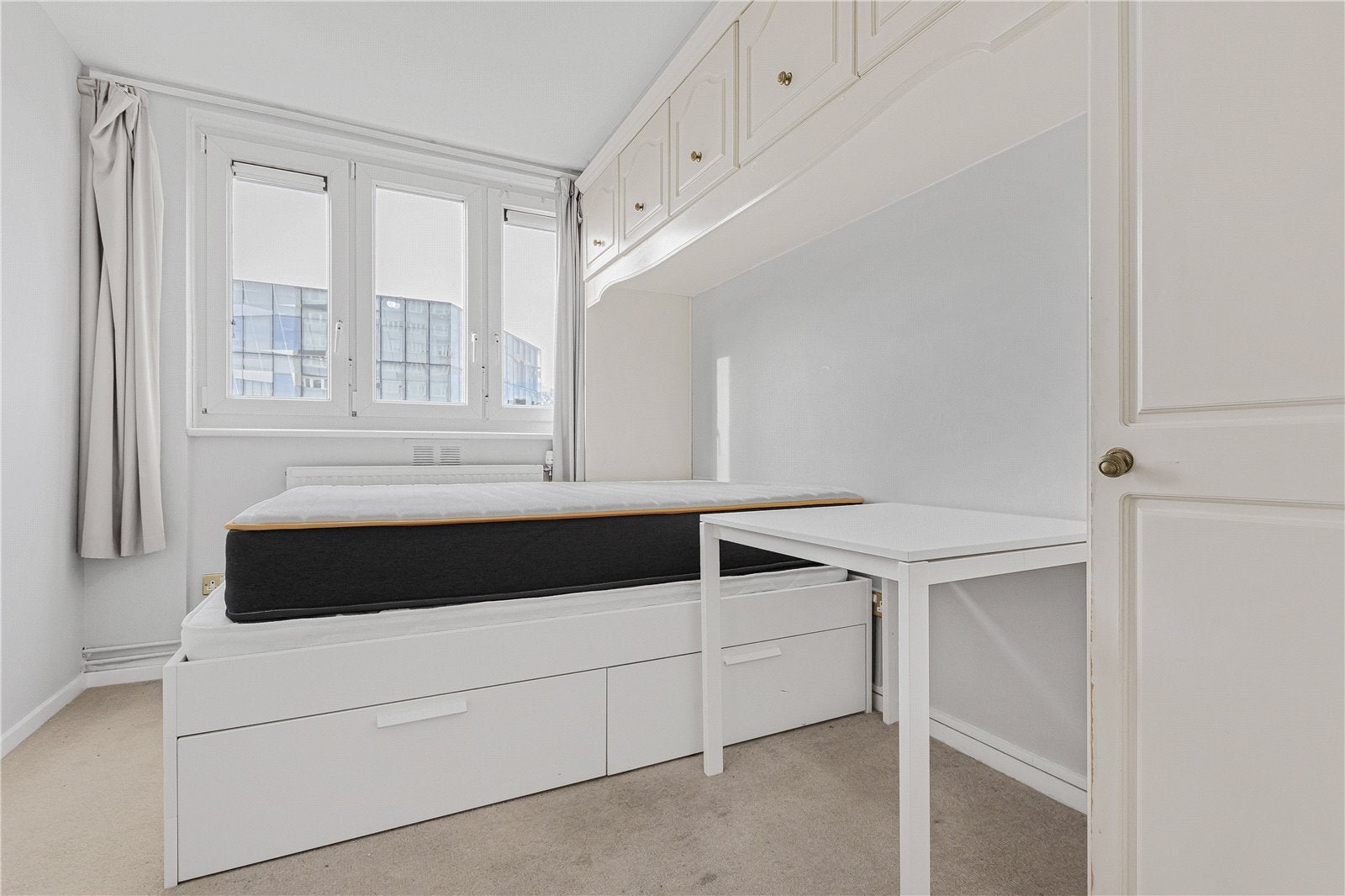 Flat Goswell Road in Greater London