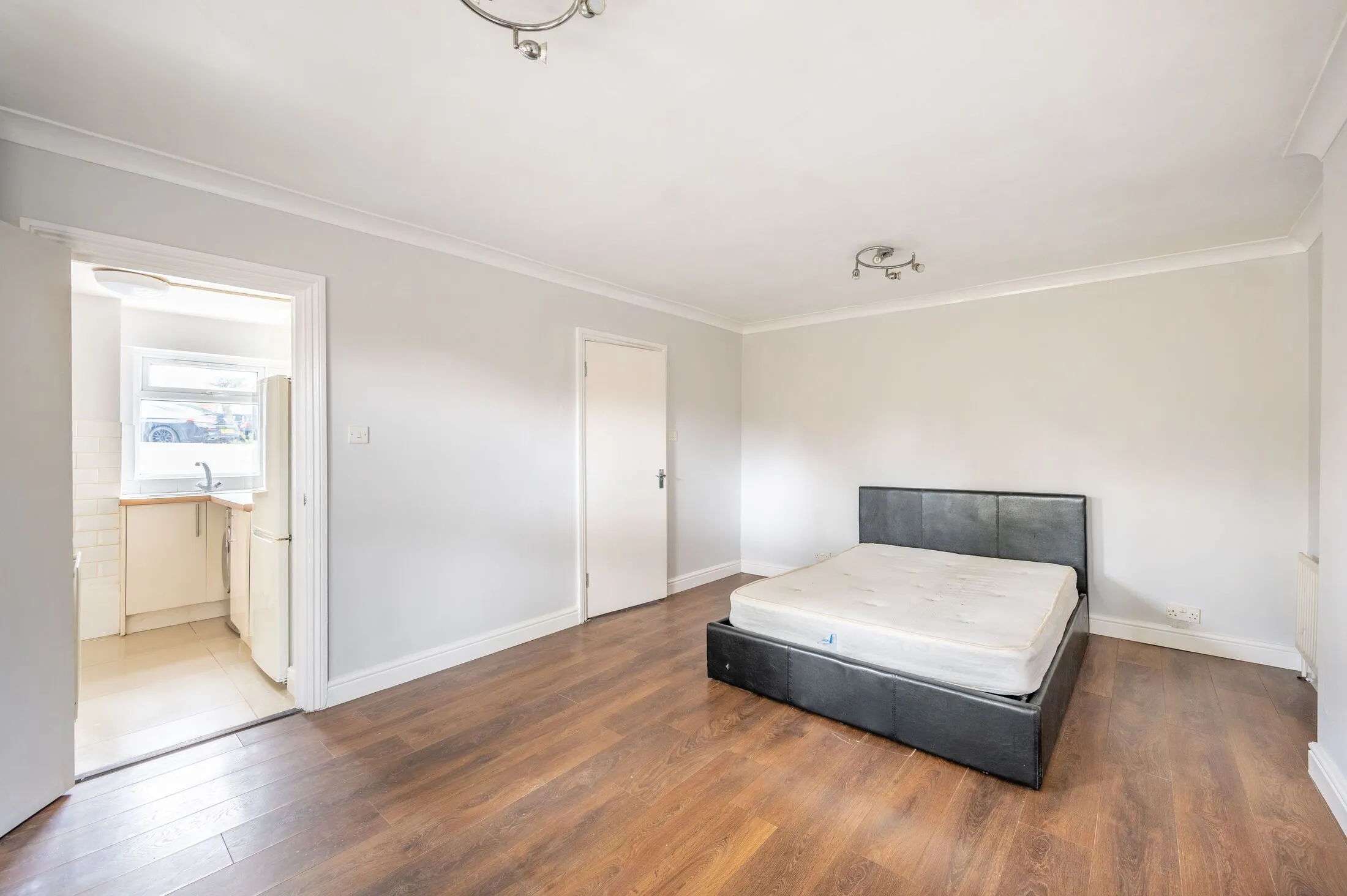 Flat York Road in Greater London