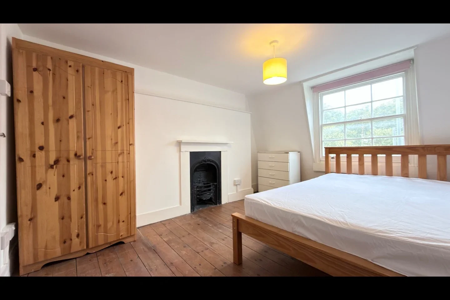 Room College Grove in Greater London