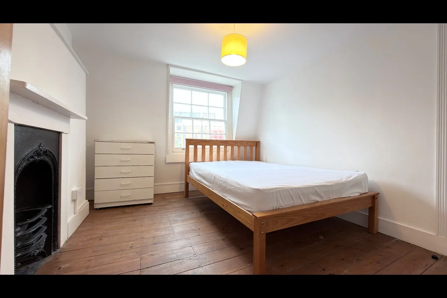 Room College Grove in Greater London