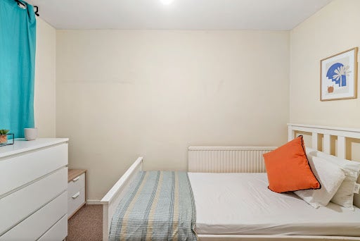 Room Chippenham Road in City of Westminster