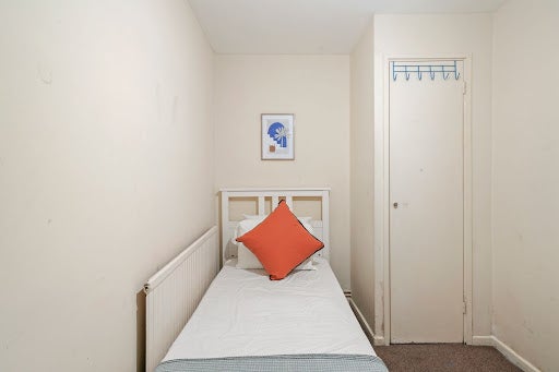 Room Chippenham Road in City of Westminster