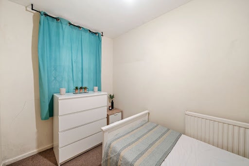 Room Chippenham Road in City of Westminster