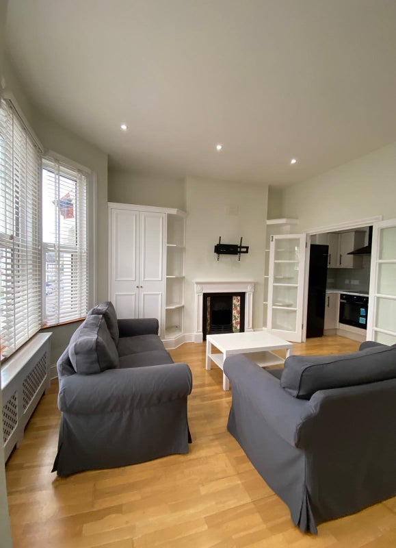 Flat Holmewood Road in Greater London