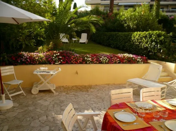 Flat Avenue du Commandant Bret in Cannes