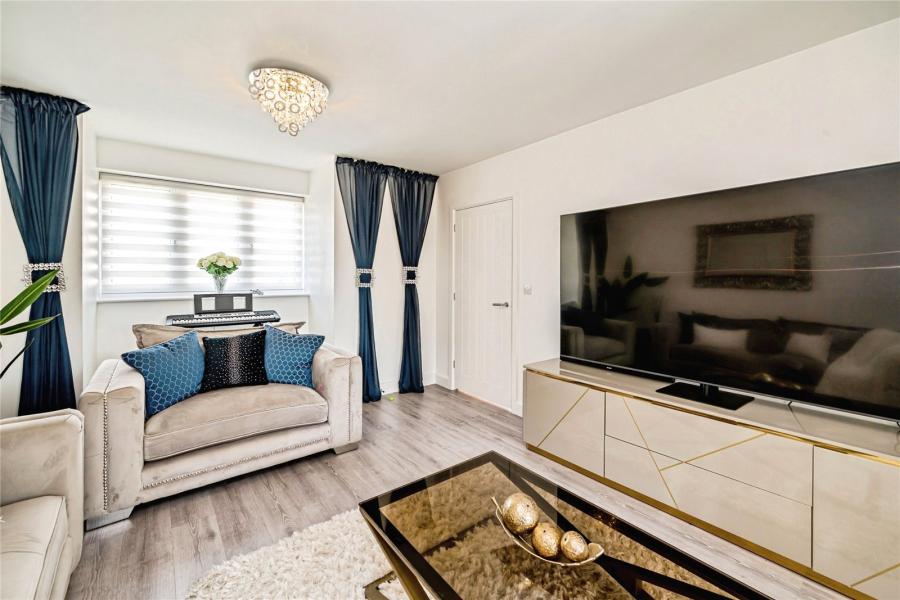 House Boundary Drive in Slough