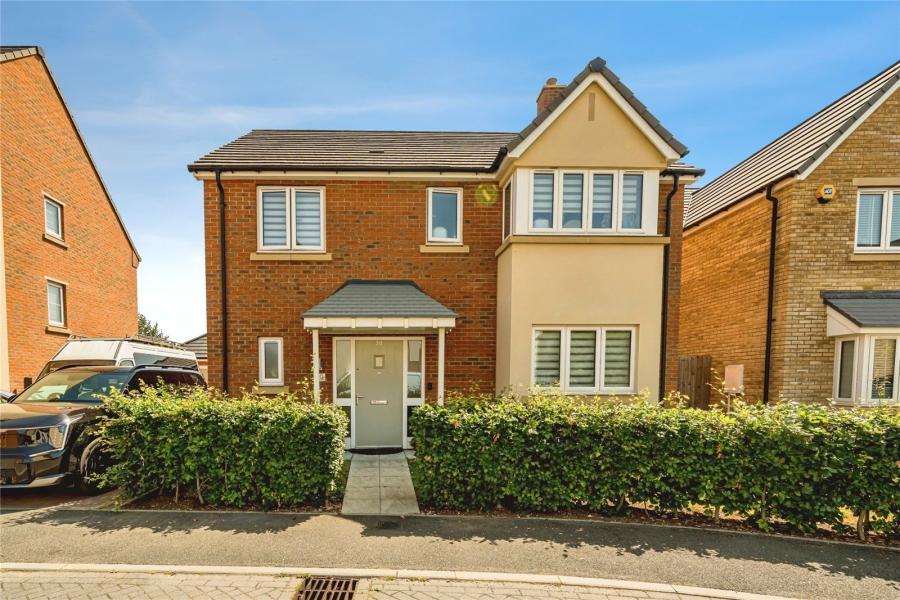House Boundary Drive in Slough