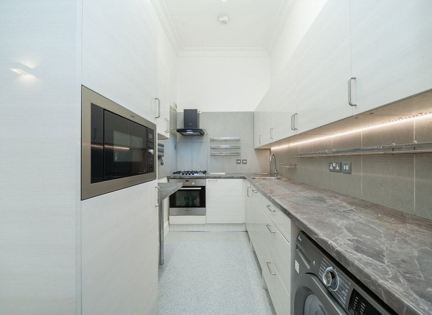Flat West End Lane in Greater London
