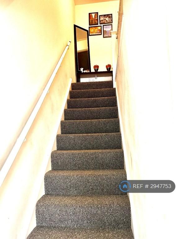 Room Nightingale Avenue in Greater London