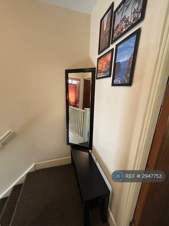 Room Nightingale Avenue in Greater London