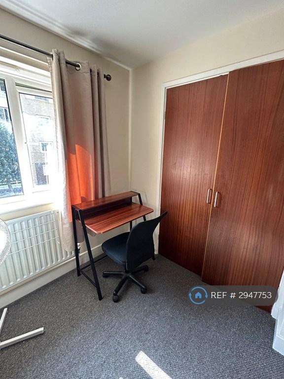 Room Nightingale Avenue in Greater London