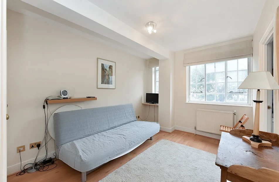 Flat Sloane Avenue in Greater London