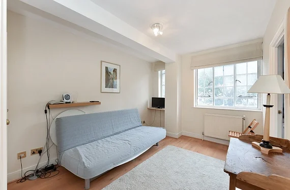 Flat Sloane Avenue in Greater London